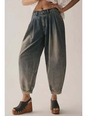 𝙋𝙞𝙡𝙘𝙧𝙤 NEW! Pleated High-Rise Balloon-Leg Jeans in Med Blue Wash Sz 27